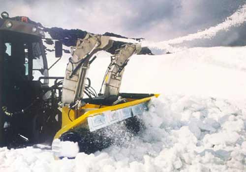 Lateral snow blower