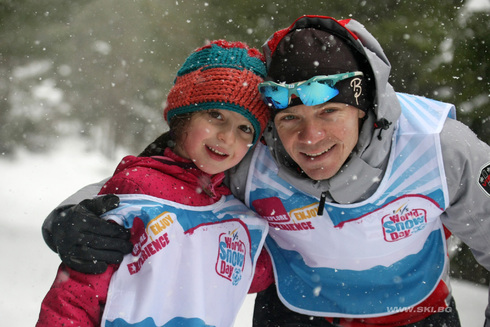 ZAUGG AG EGGIWIL and FIS bring children to the snow!
